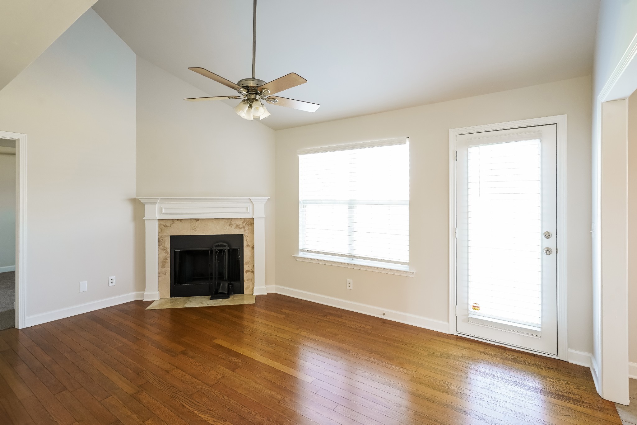1351 Lone Oak Rd Property Photo 5