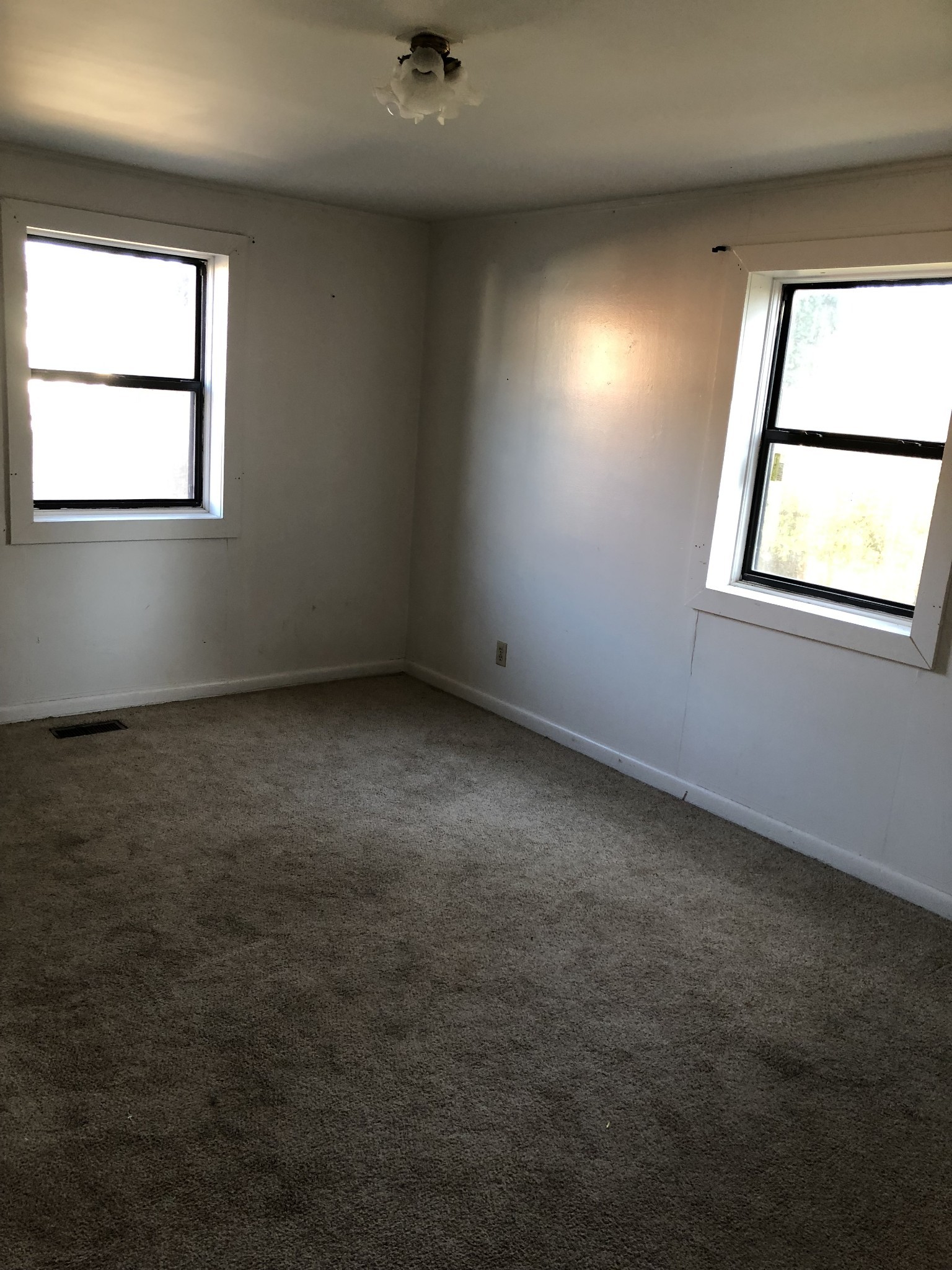 105 3rd Ave Property Photo 15