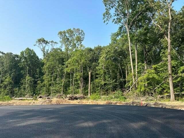 2 Larkspur Tr Property Photo 5