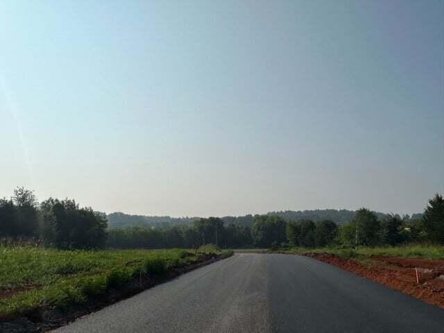 2 Larkspur Tr Property Photo 7