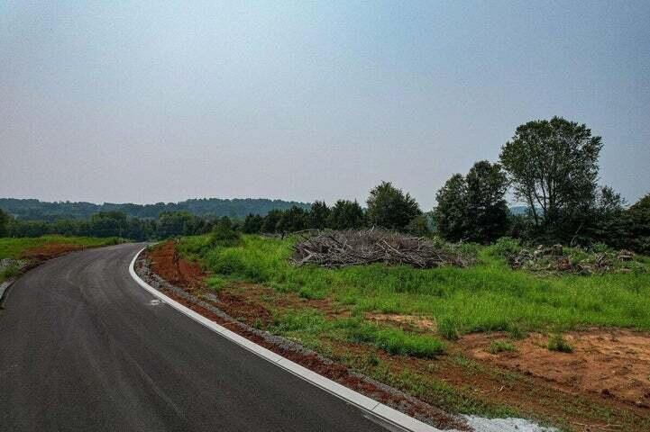 2 Larkspur Tr Property Photo 9
