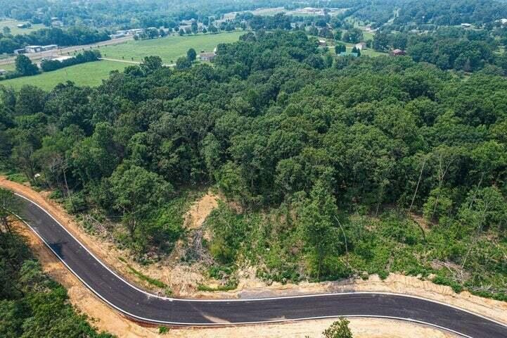 2 Larkspur Tr Property Photo 10