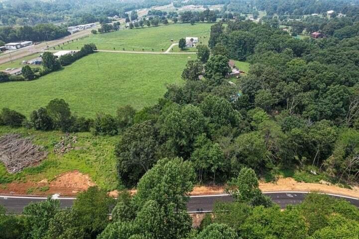 2 Larkspur Tr Property Photo 11