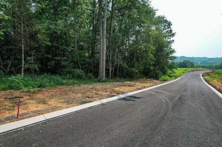 2 Larkspur Tr Property Photo 12