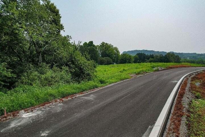 2 Larkspur Tr Property Photo 13