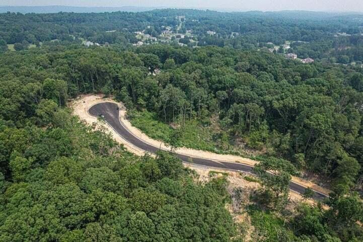 2 Larkspur Tr Property Photo 14