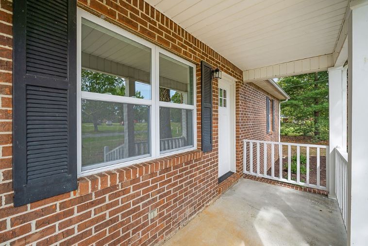 98 Davis St Property Photo 2