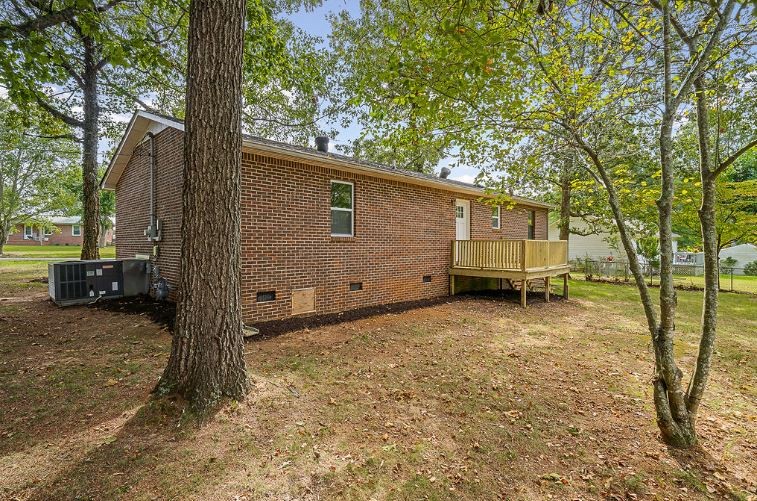 98 Davis St Property Photo 4