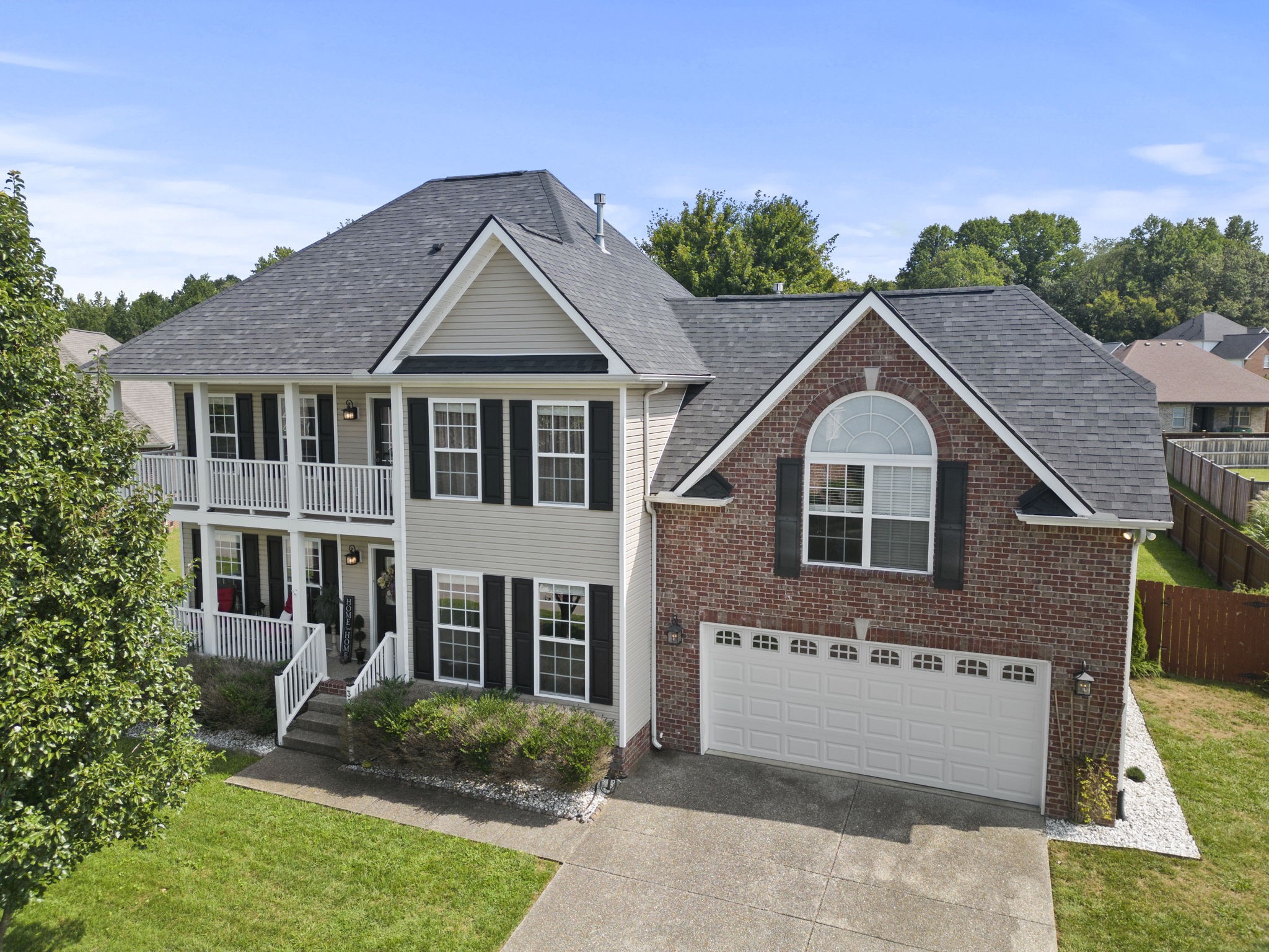 305 Landons Cir Property Photo 1