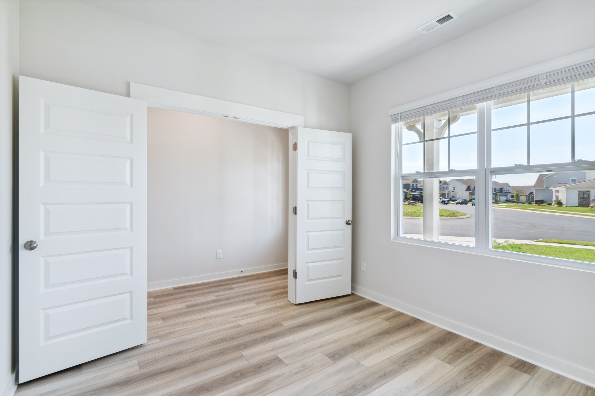 1037 Ewell Farm Cir Property Photo 4