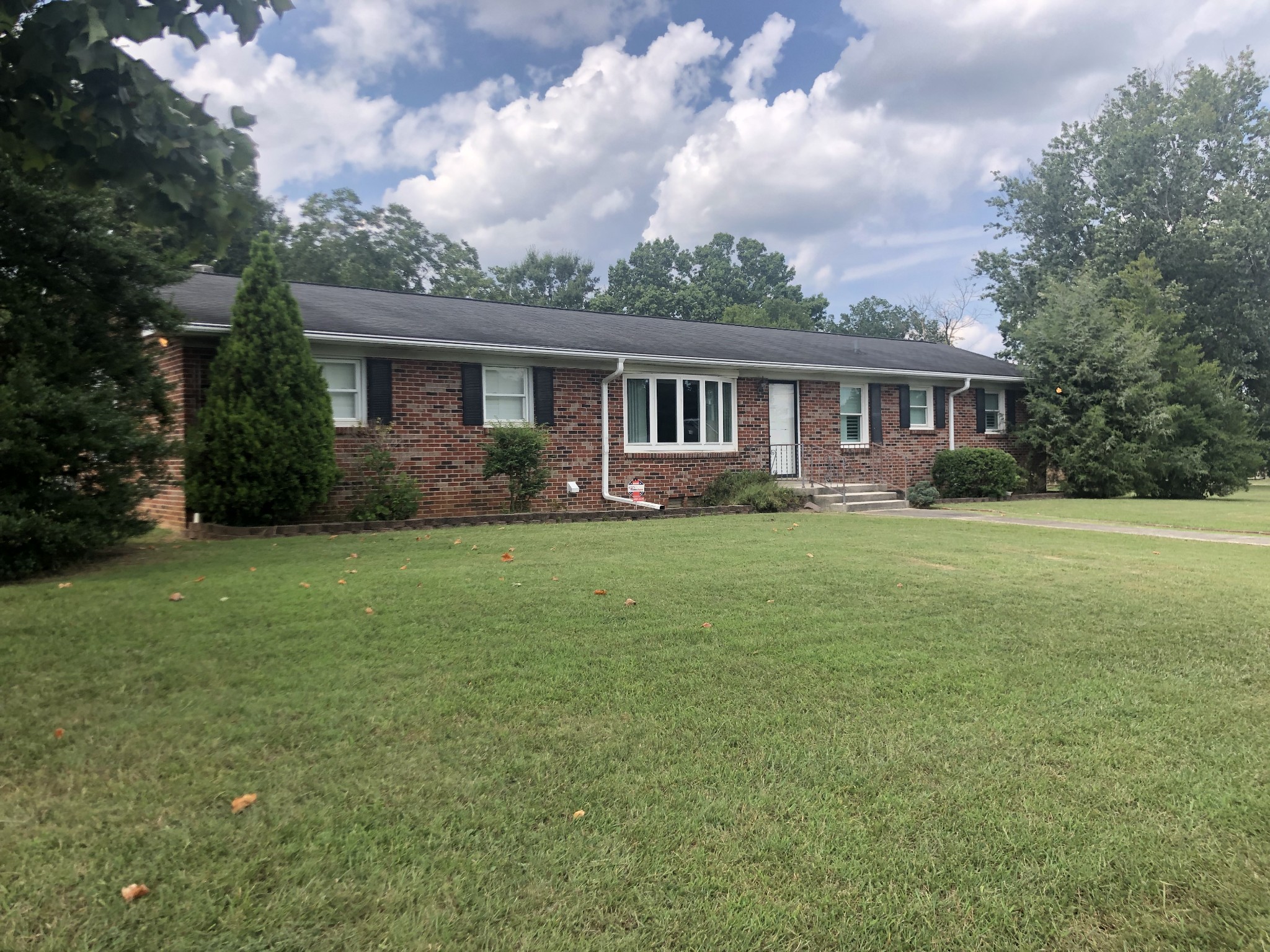 106 Crosslin Cir Property Photo 1