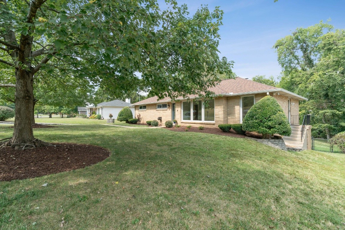 2026 Hickory Hill Ln Property Photo 2