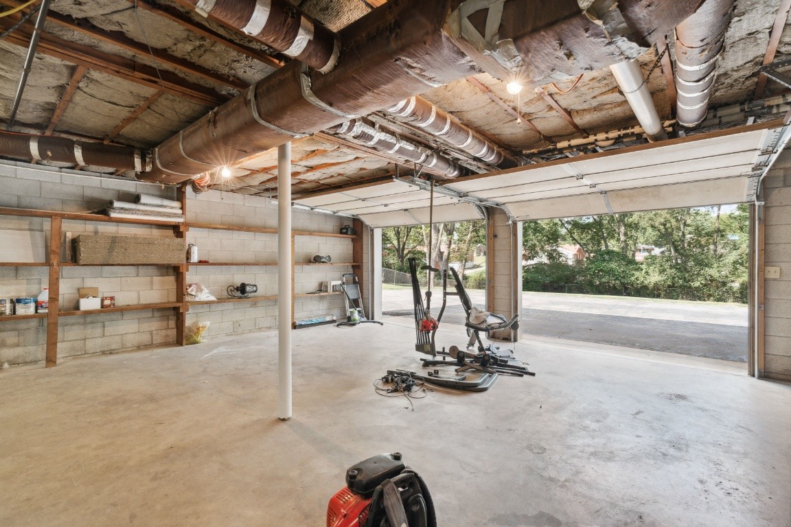 2026 Hickory Hill Ln Property Photo 26