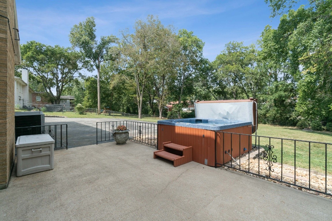 2026 Hickory Hill Ln Property Photo 28