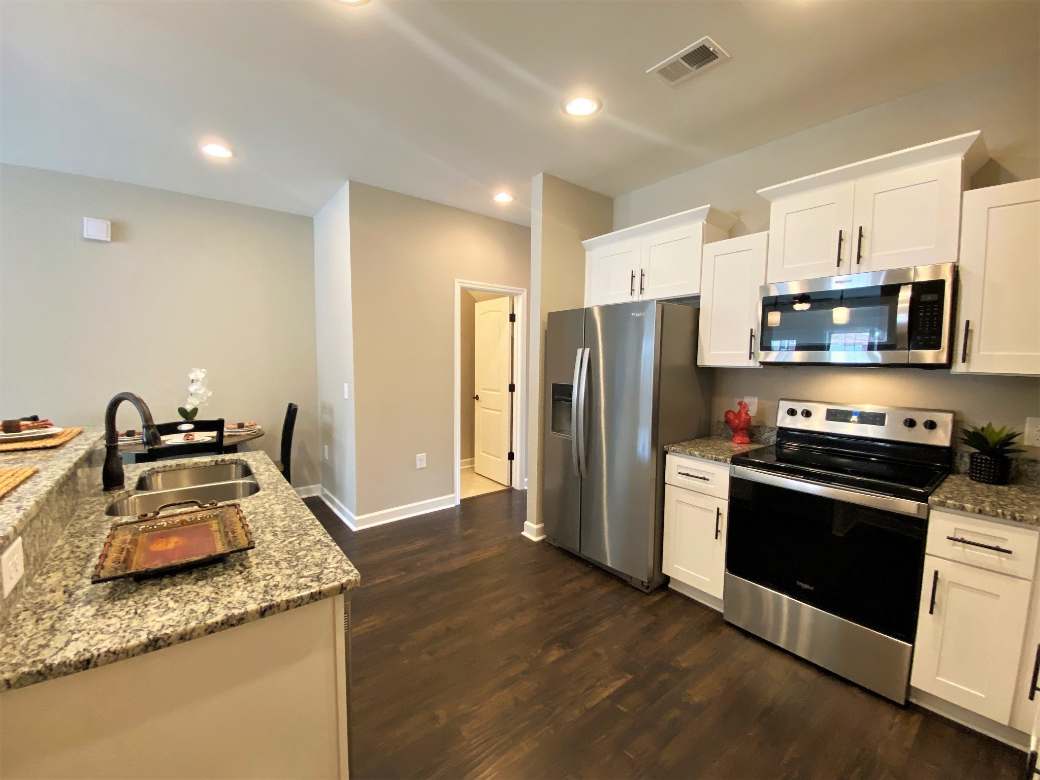 1002 Villa Cir Property Photo 5