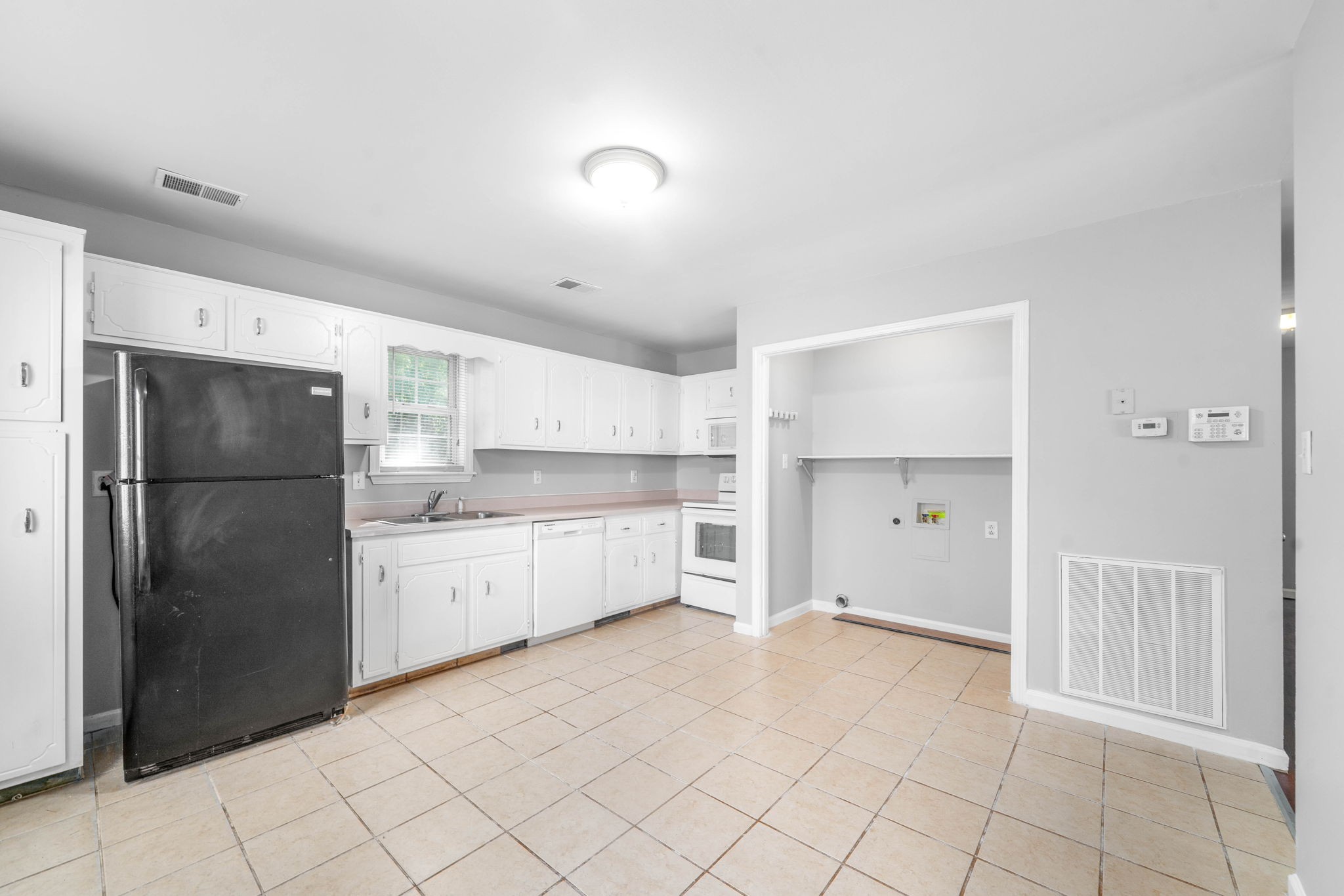 1070 Shadow Ridge Ave Property Photo 9