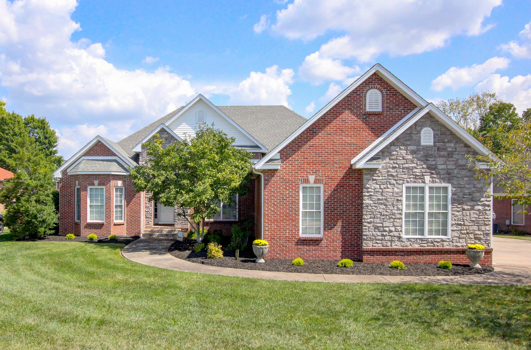 2564 Hedgerow Ln Property Photo 1