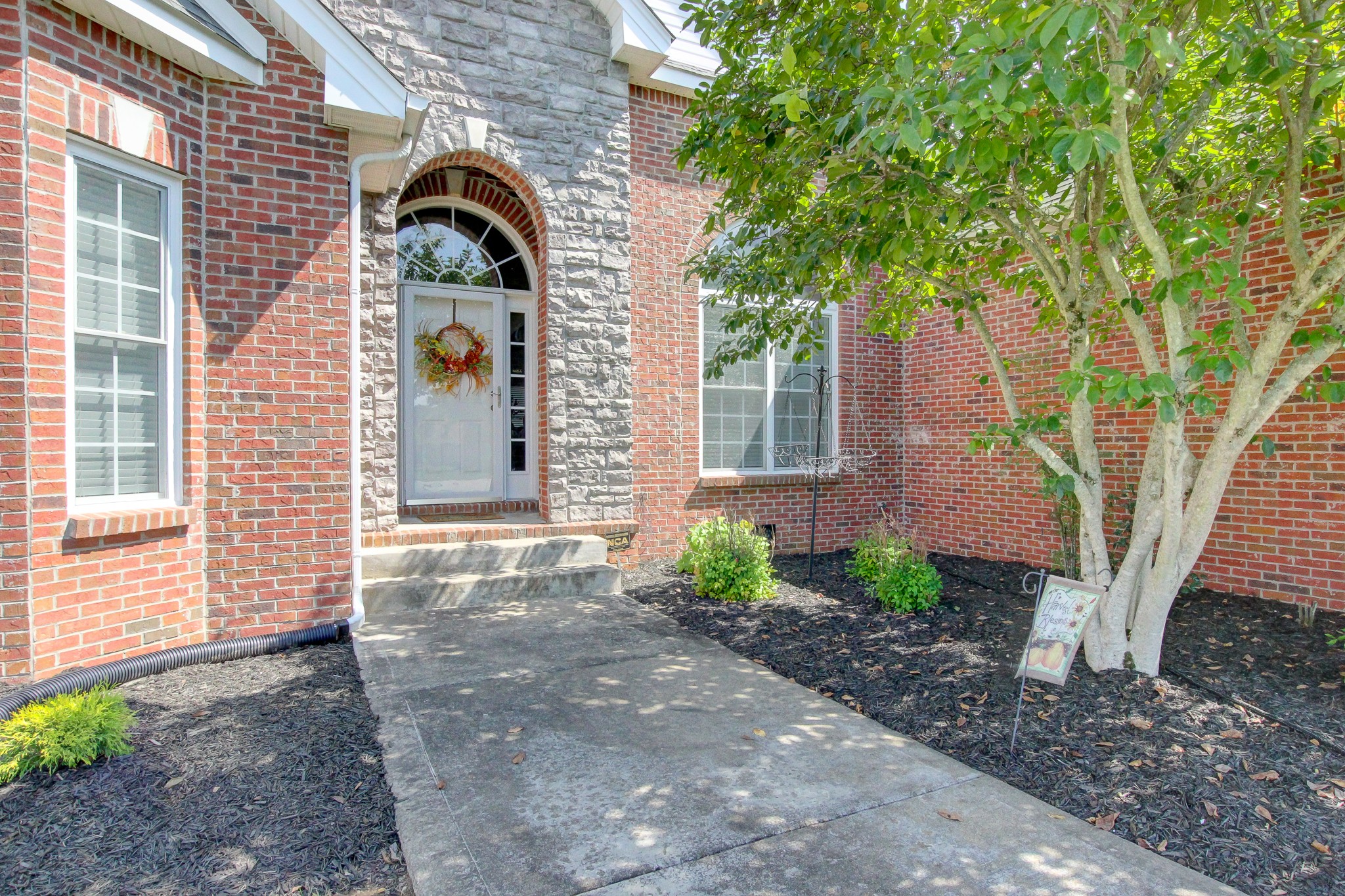 2564 Hedgerow Ln Property Photo 3