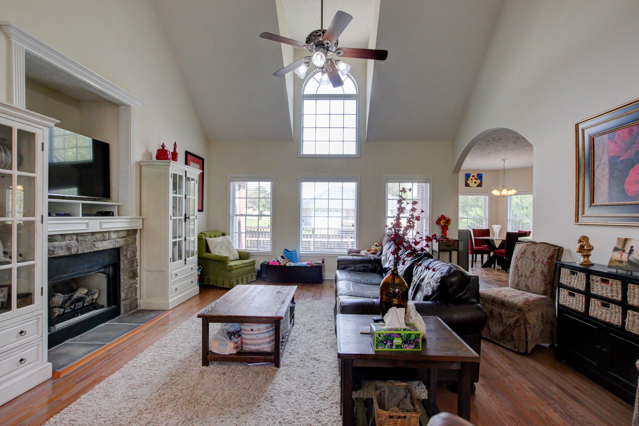 2564 Hedgerow Ln Property Photo 6