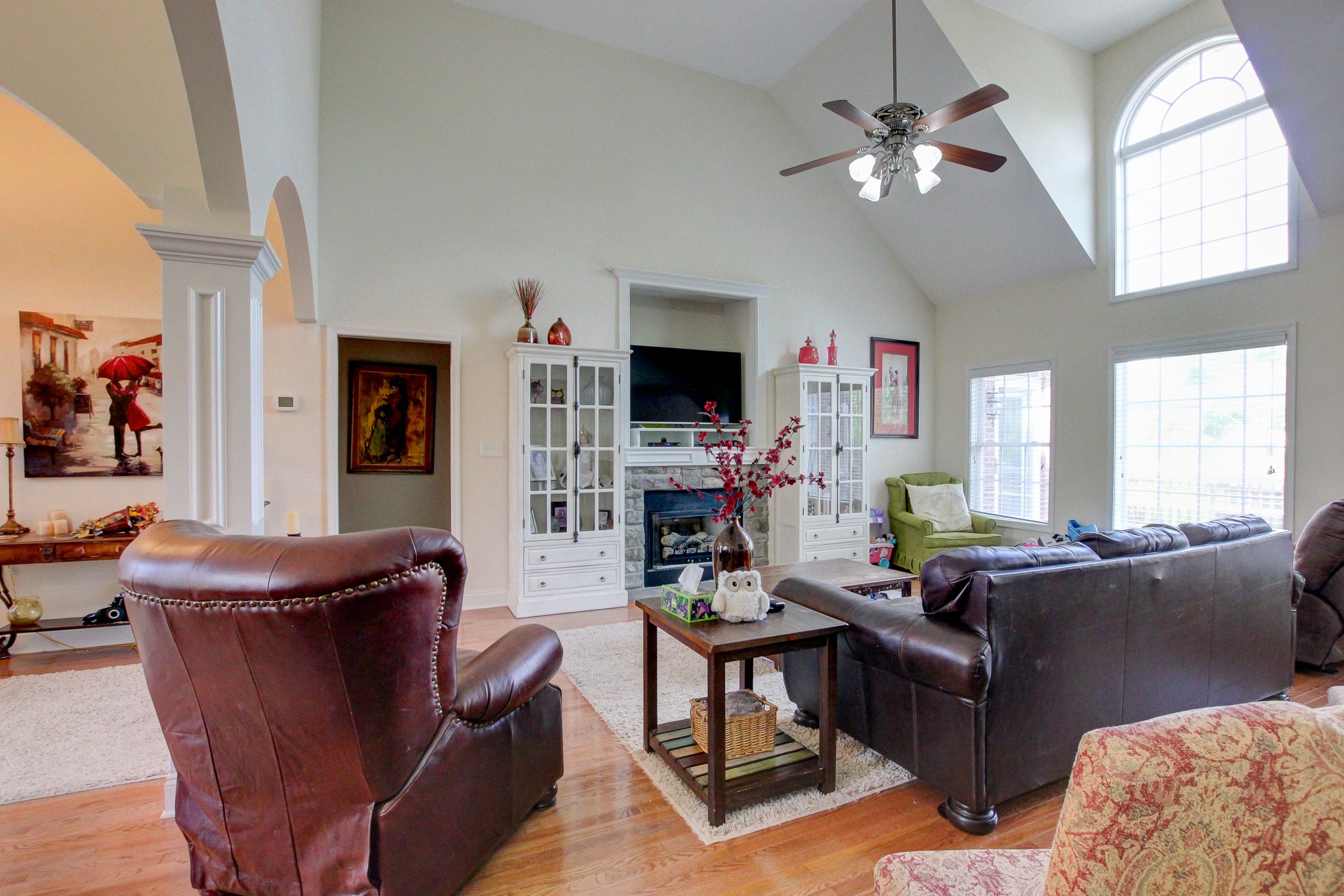 2564 Hedgerow Ln Property Photo 7