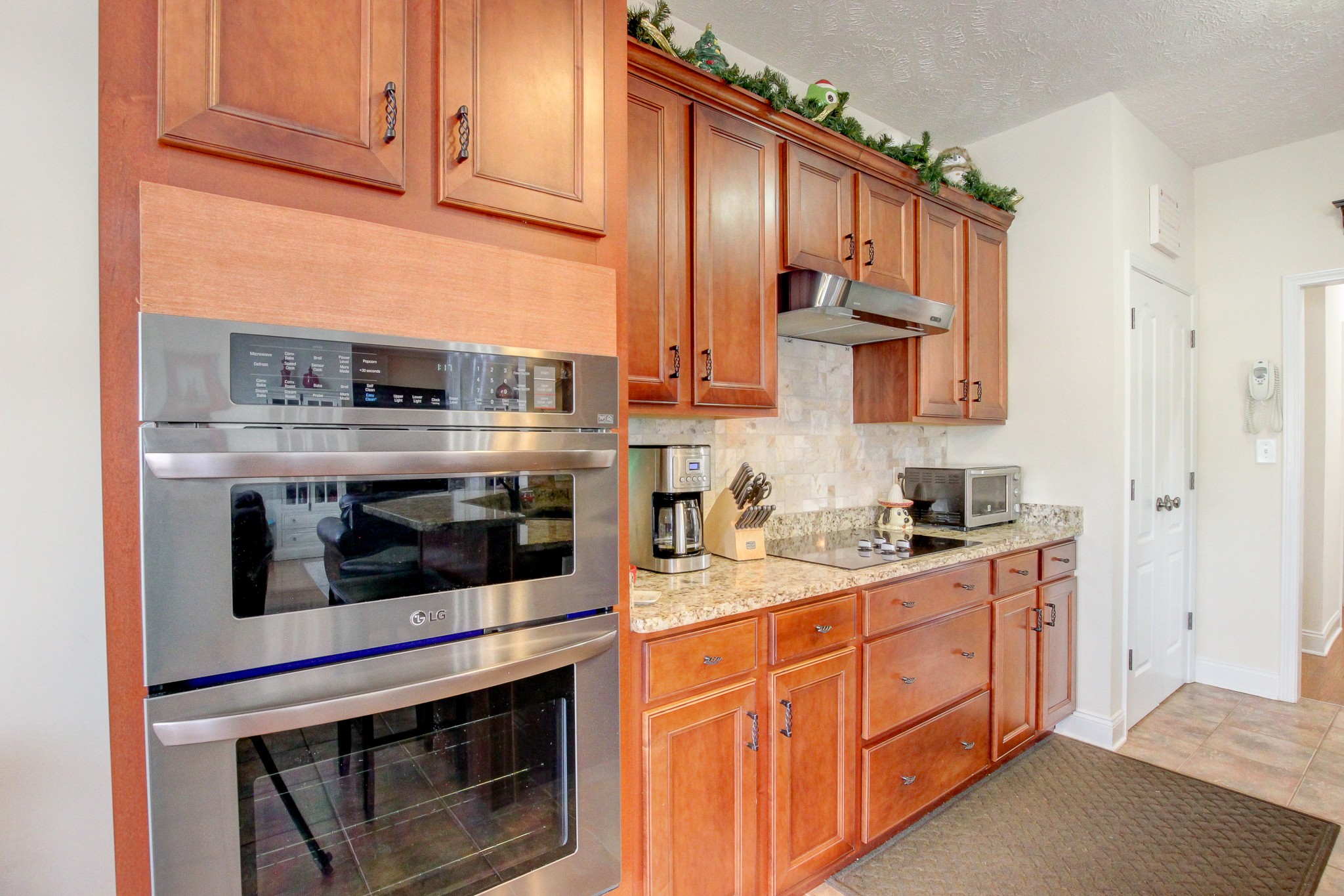 2564 Hedgerow Ln Property Photo 12