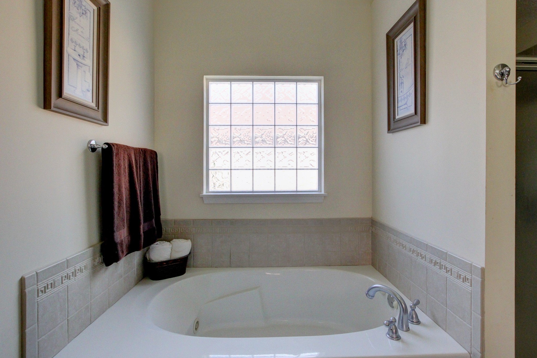 2564 Hedgerow Ln Property Photo 23