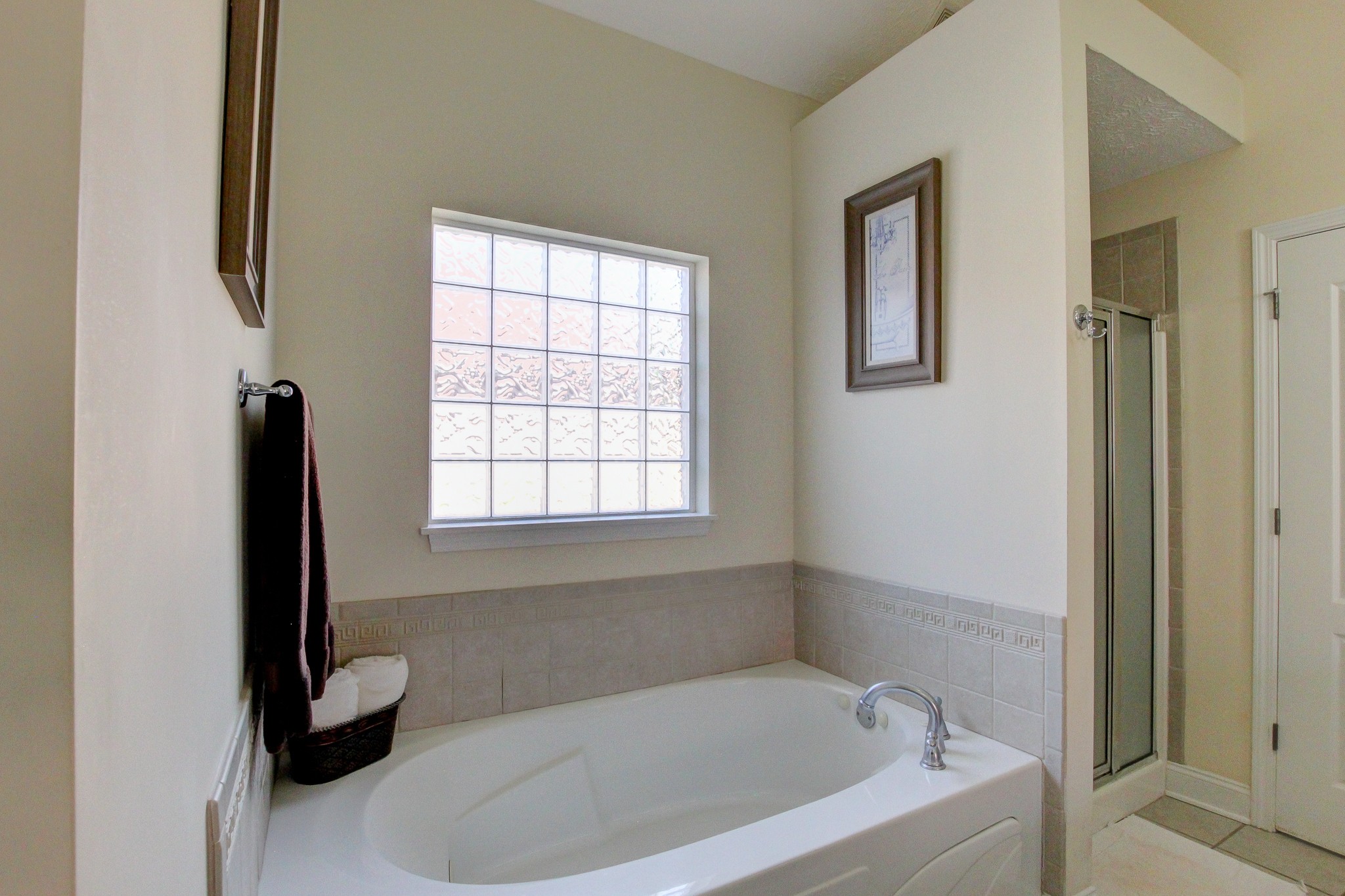 2564 Hedgerow Ln Property Photo 24