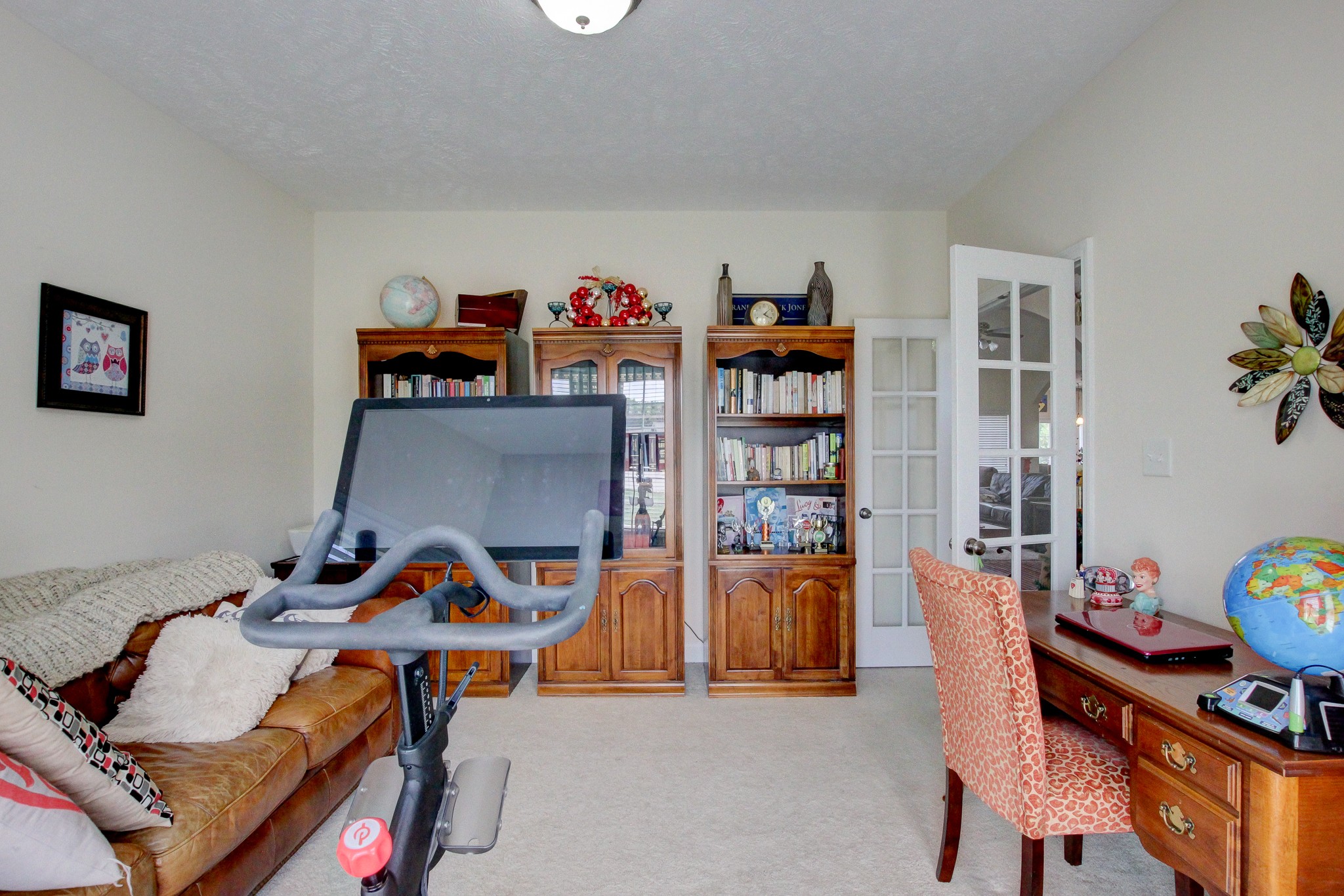 2564 Hedgerow Ln Property Photo 26
