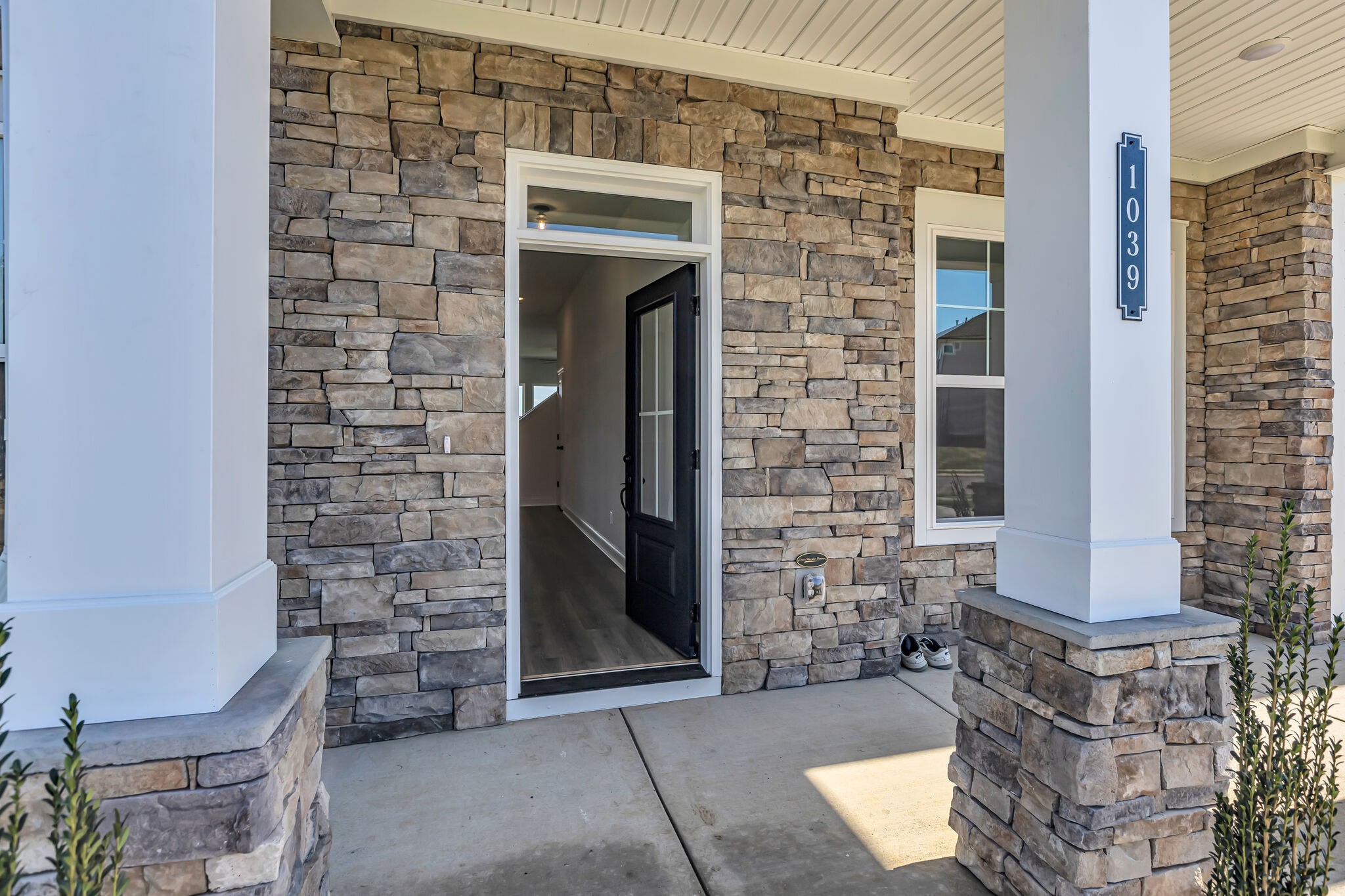 1039 Inez Drive Property Photo 2