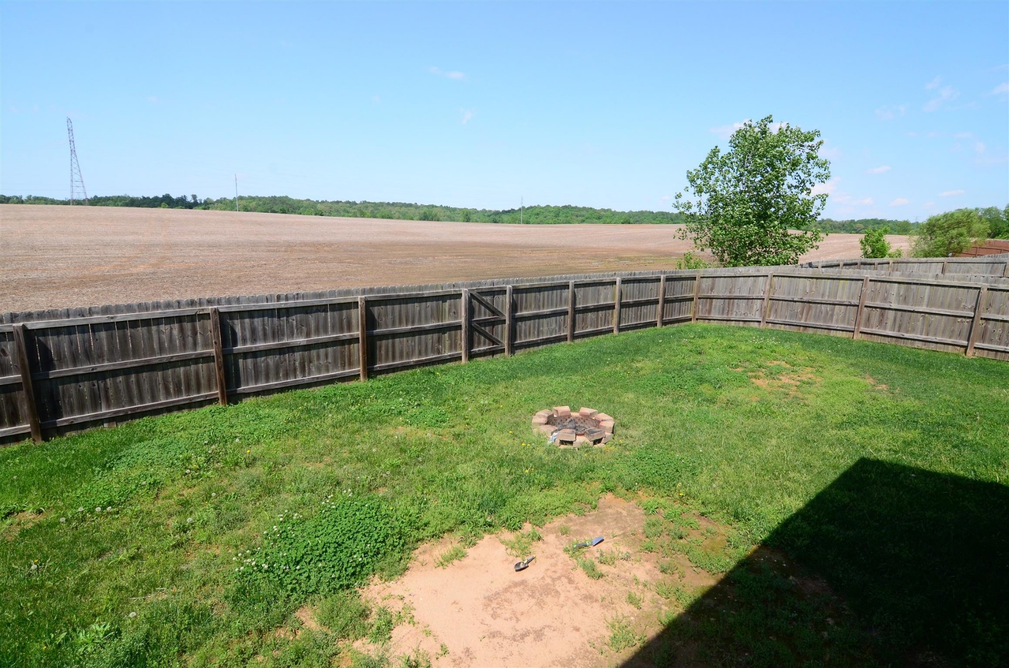 1828 Apache Way Property Photo 3