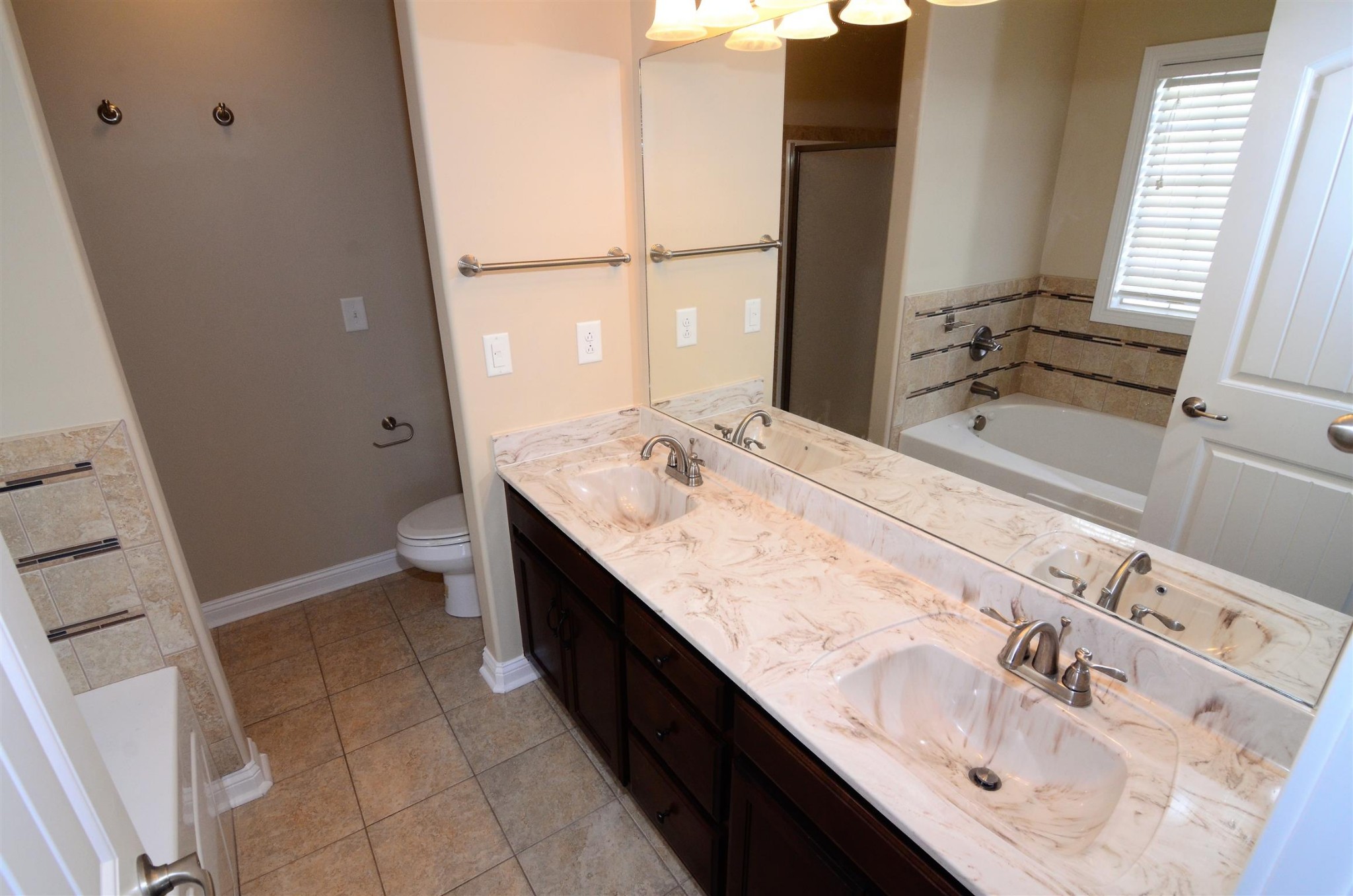 1828 Apache Way Property Photo 5