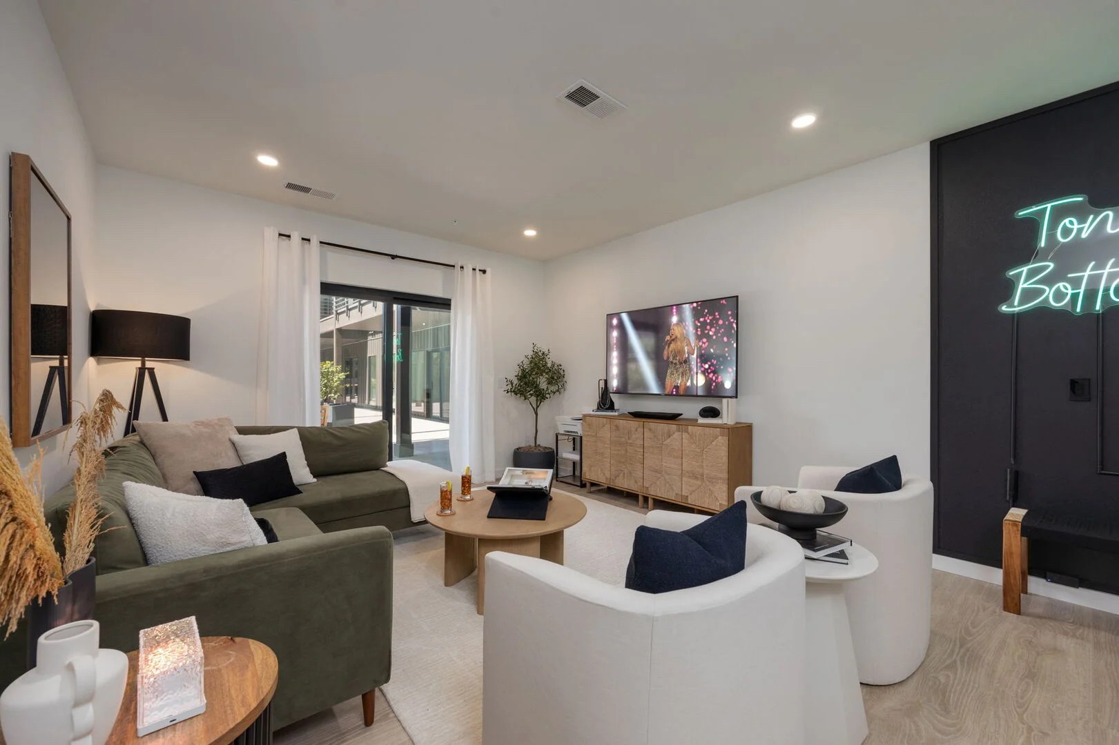 635 7th Ave, S Property Photo 6