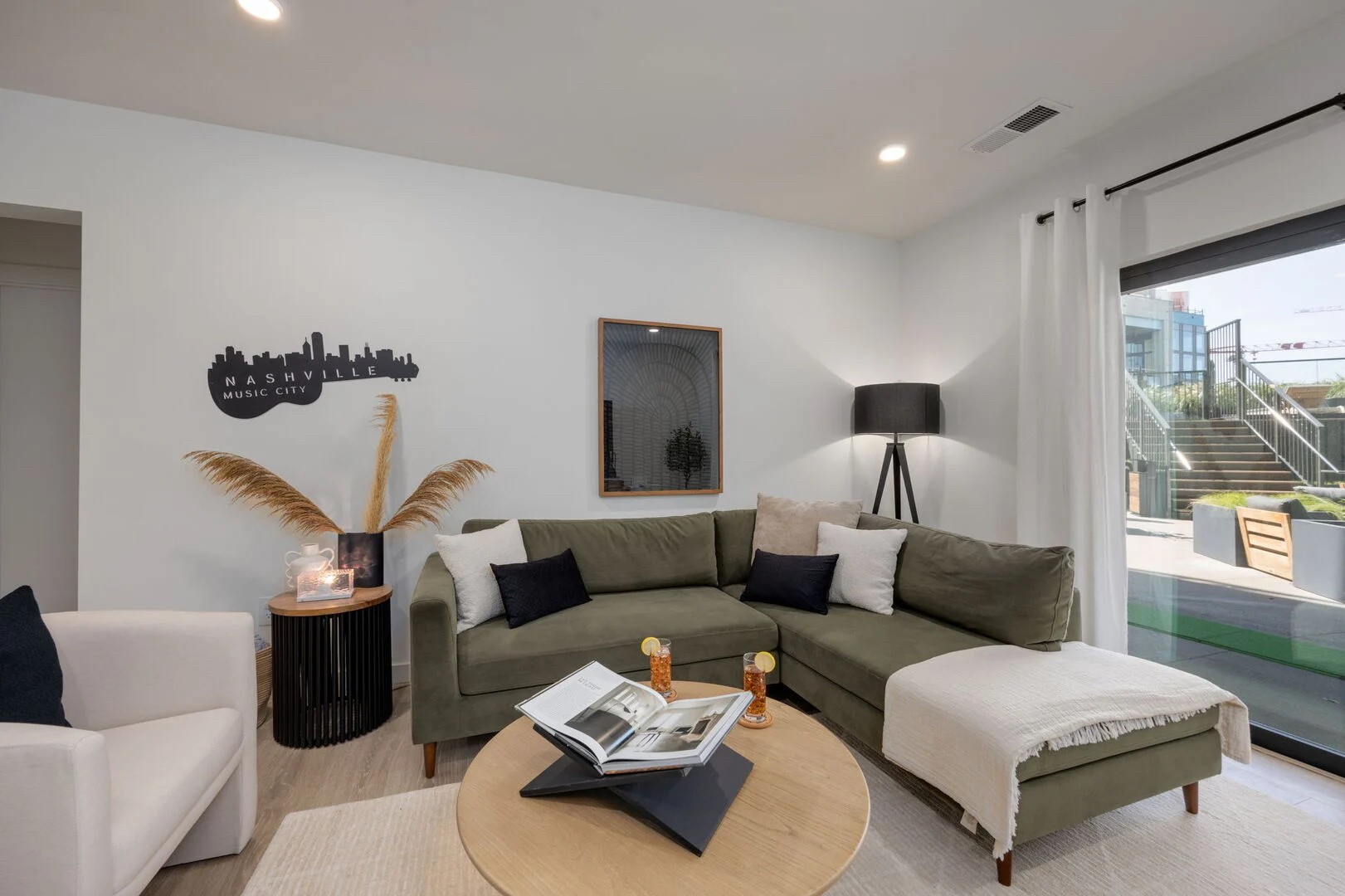 635 7th Ave, S Property Photo 13