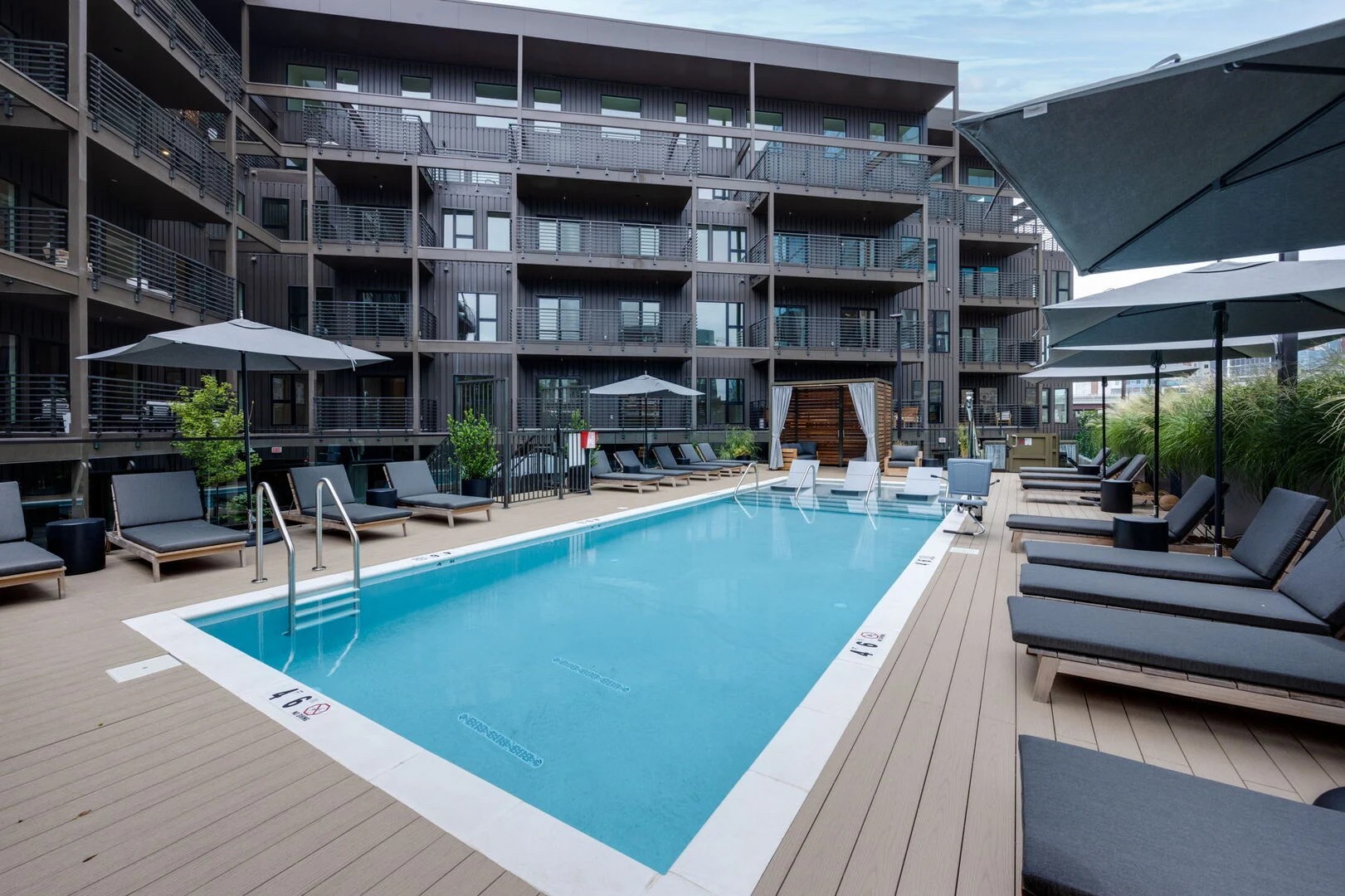 635 7th Ave, S Property Photo 54