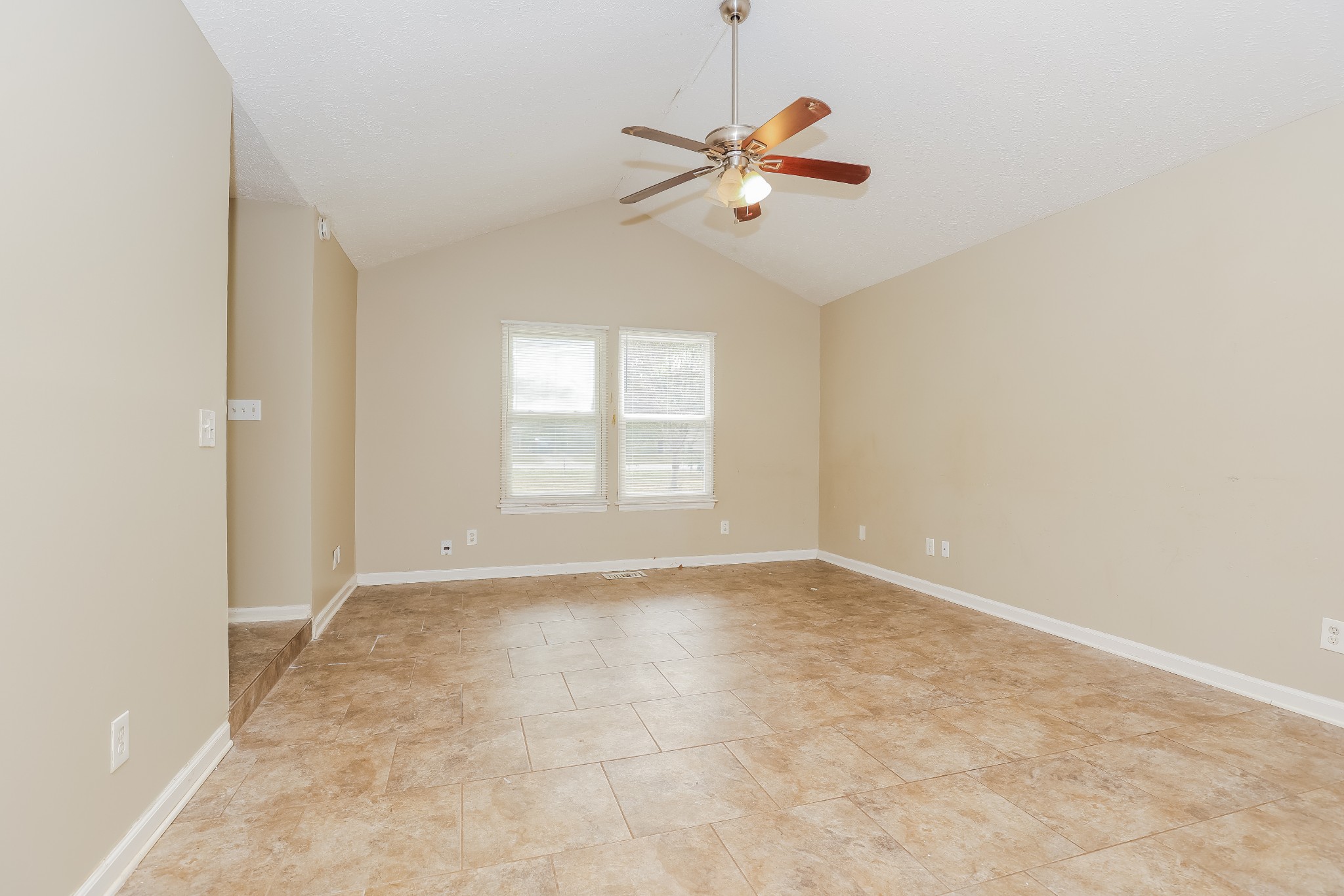 532 Anderson Ave Property Photo 3