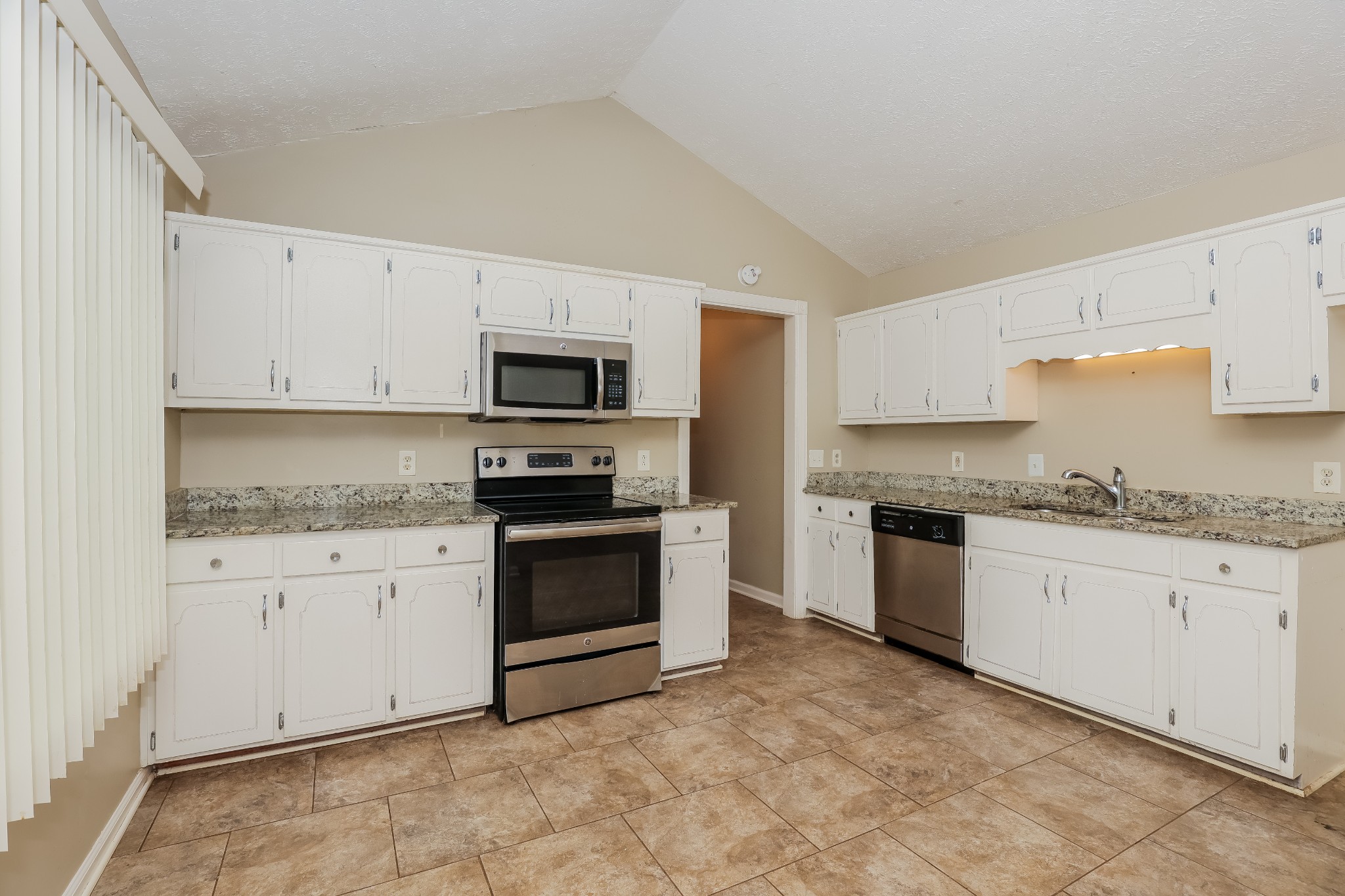 532 Anderson Ave Property Photo 5