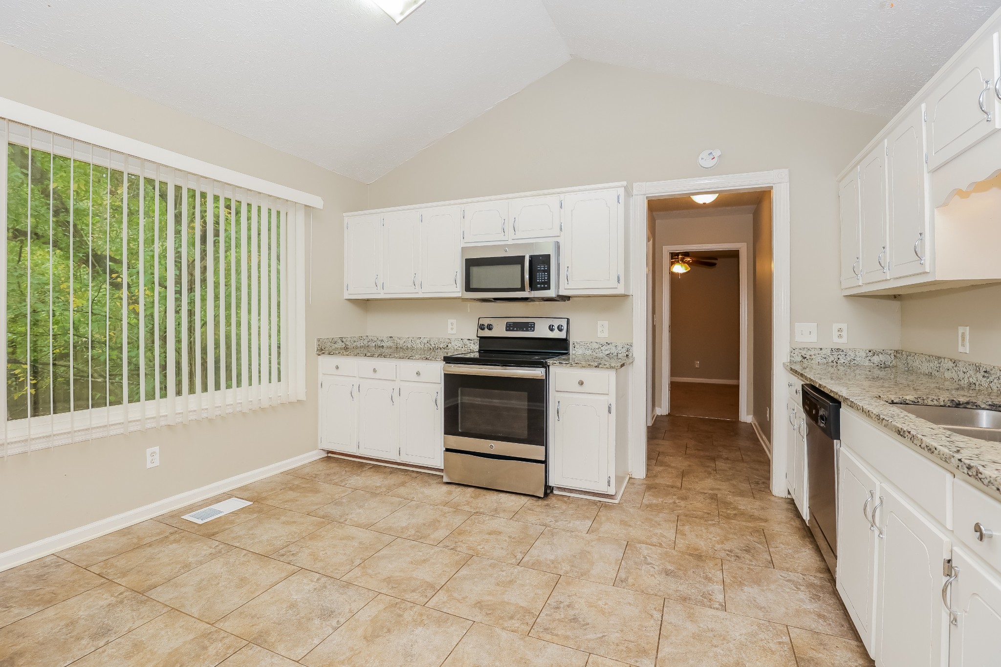 532 Anderson Ave Property Photo 6