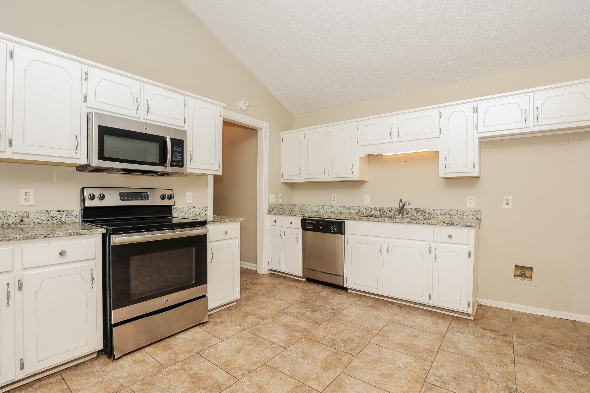 532 Anderson Ave Property Photo 7