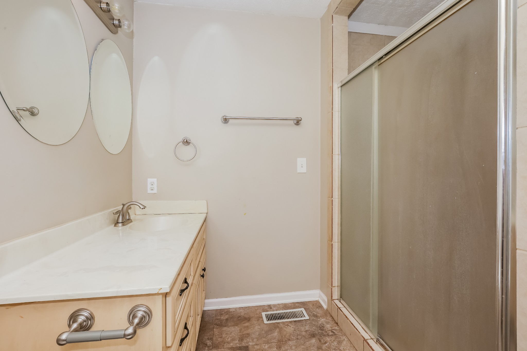 532 Anderson Ave Property Photo 9