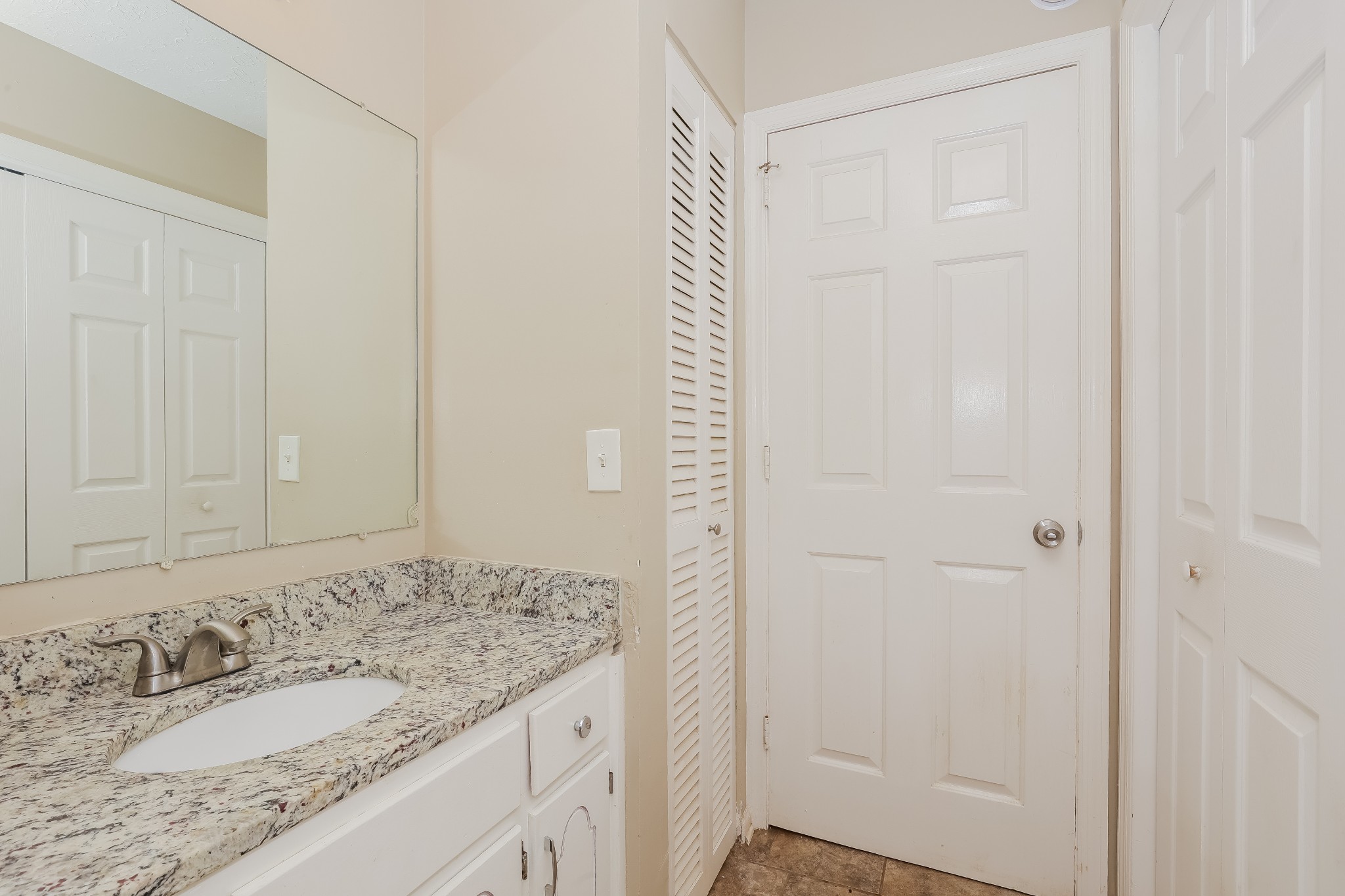 532 Anderson Ave Property Photo 13