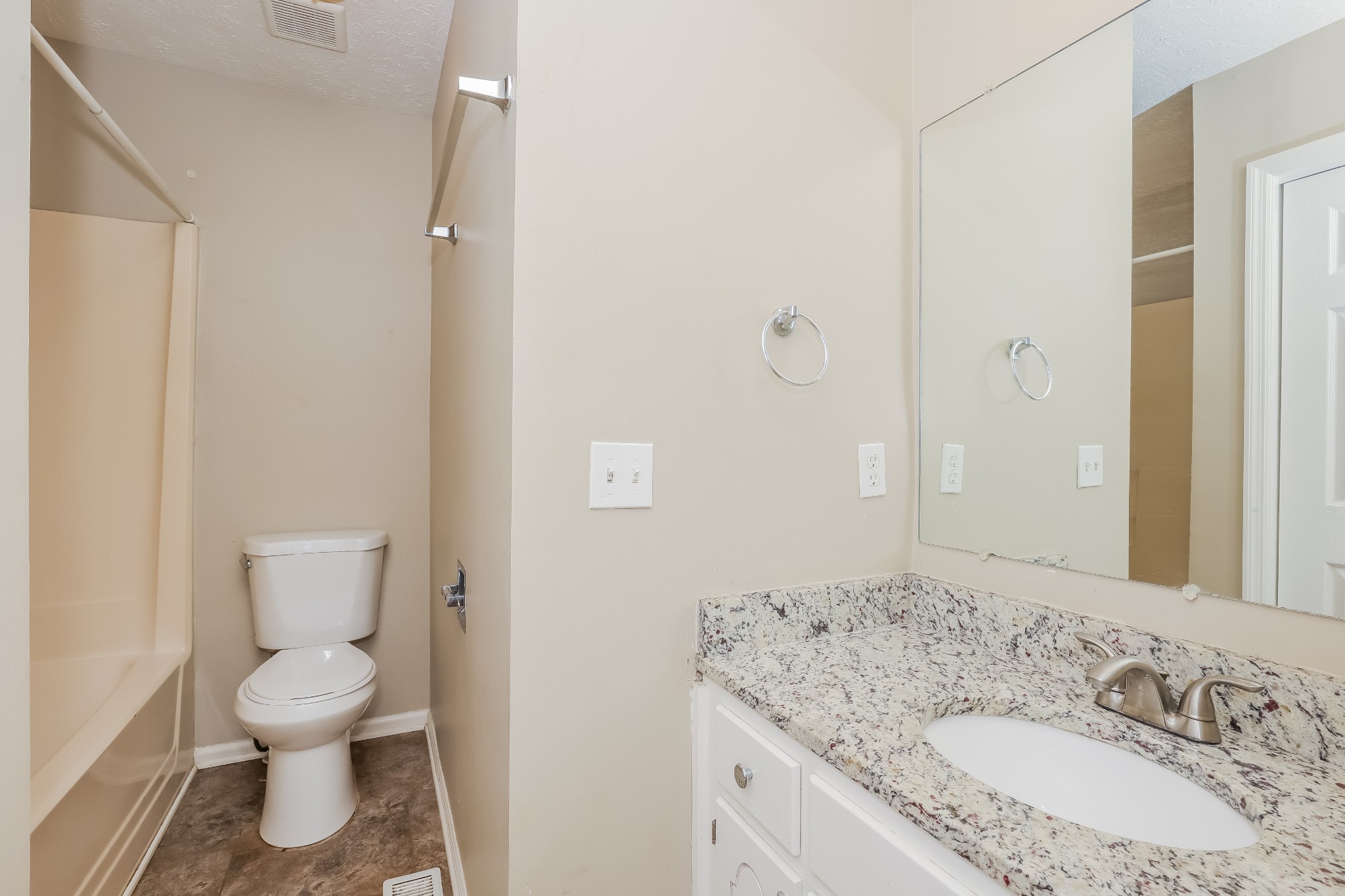 532 Anderson Ave Property Photo 14