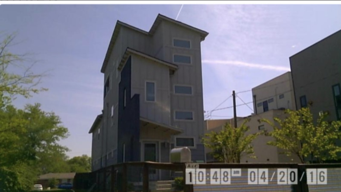 1413 Clay St Property Photo 3