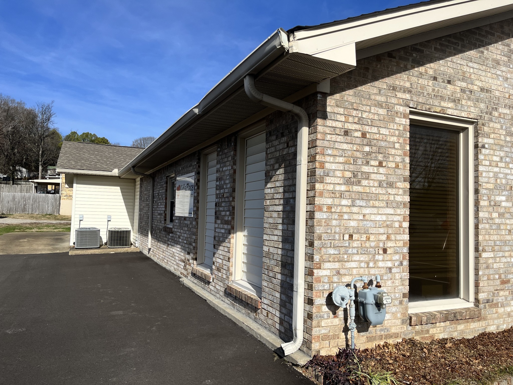 800 Hatcher Ln Property Photo 1