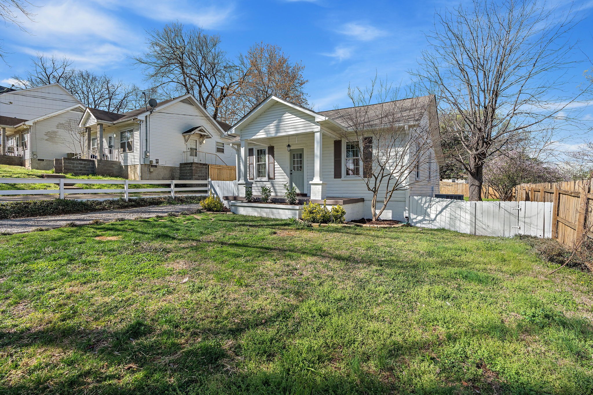 2233 Grandview Ave Property Photo 4
