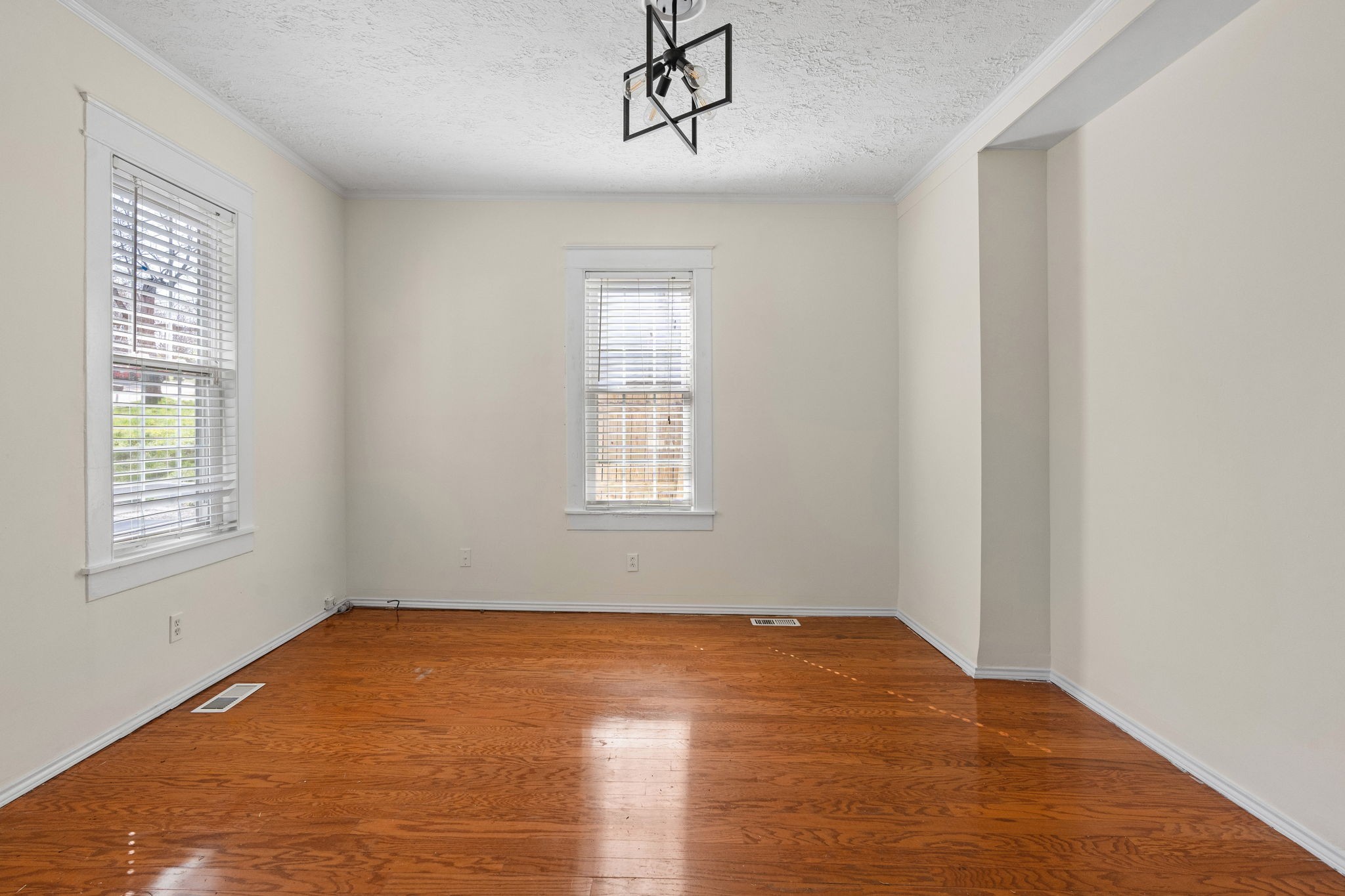 2233 Grandview Ave Property Photo 6