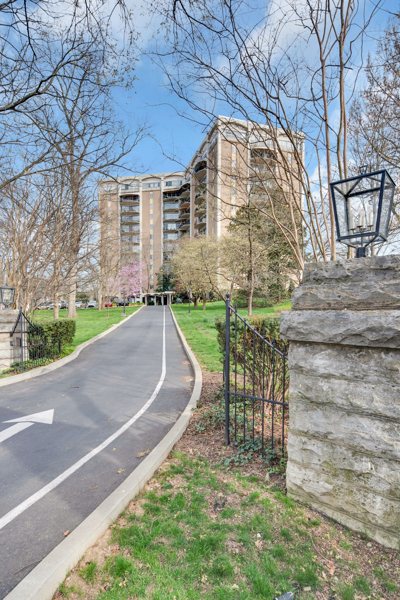 4215 Harding Pike Property Photo 1