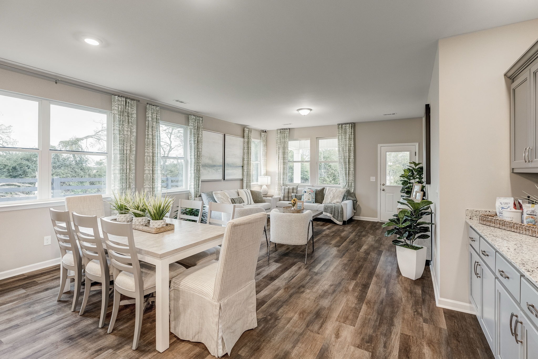 17 Aurora Circle Property Photo 4
