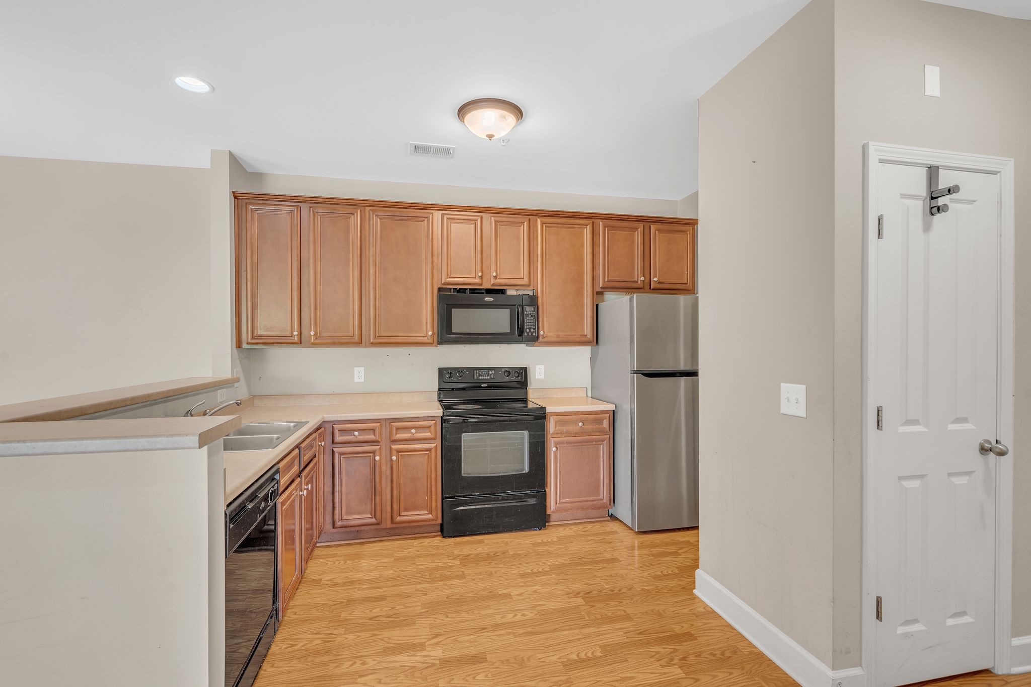 8501 Burnham Ln Property Photo 3
