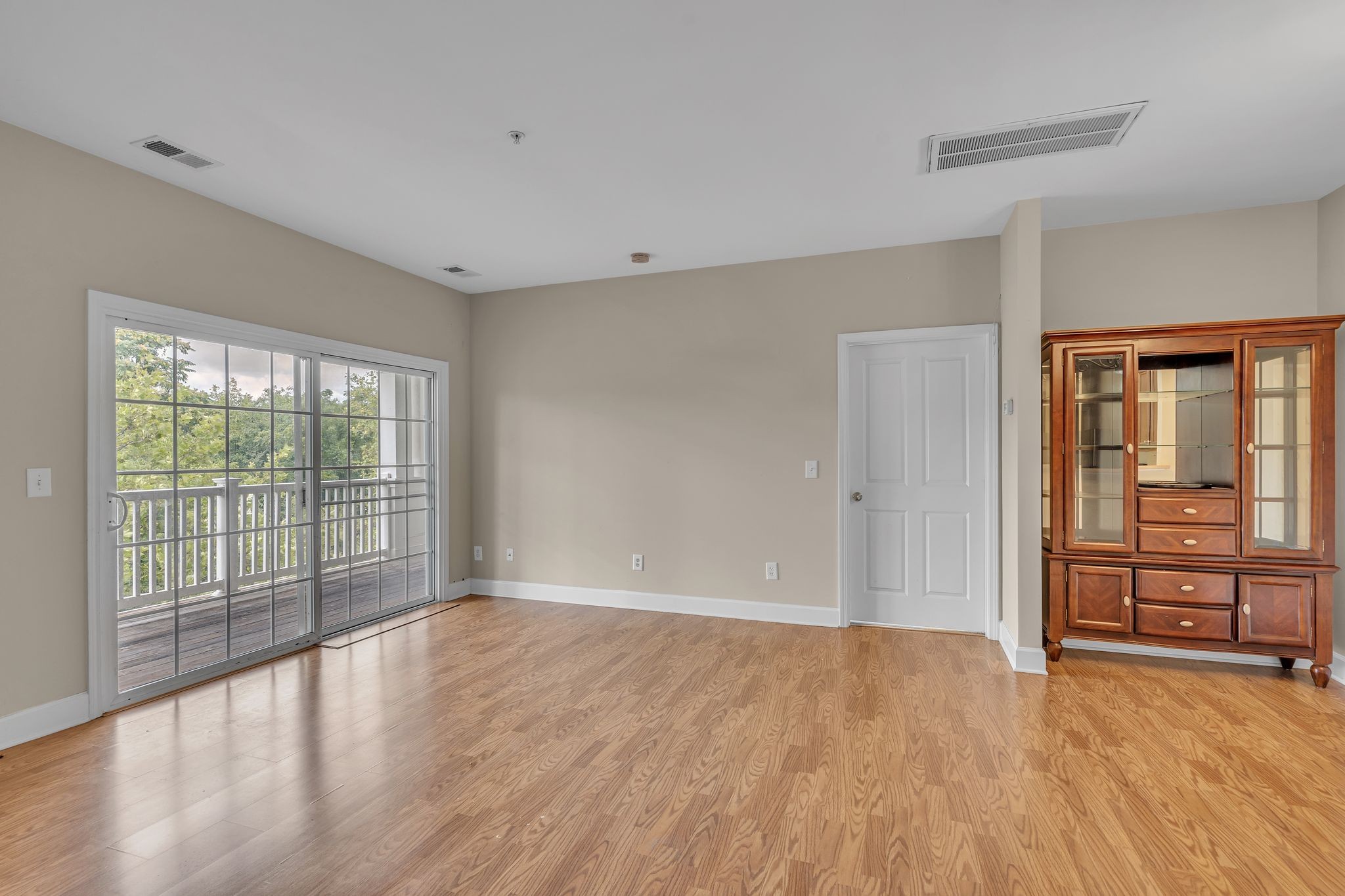 8501 Burnham Ln Property Photo 9