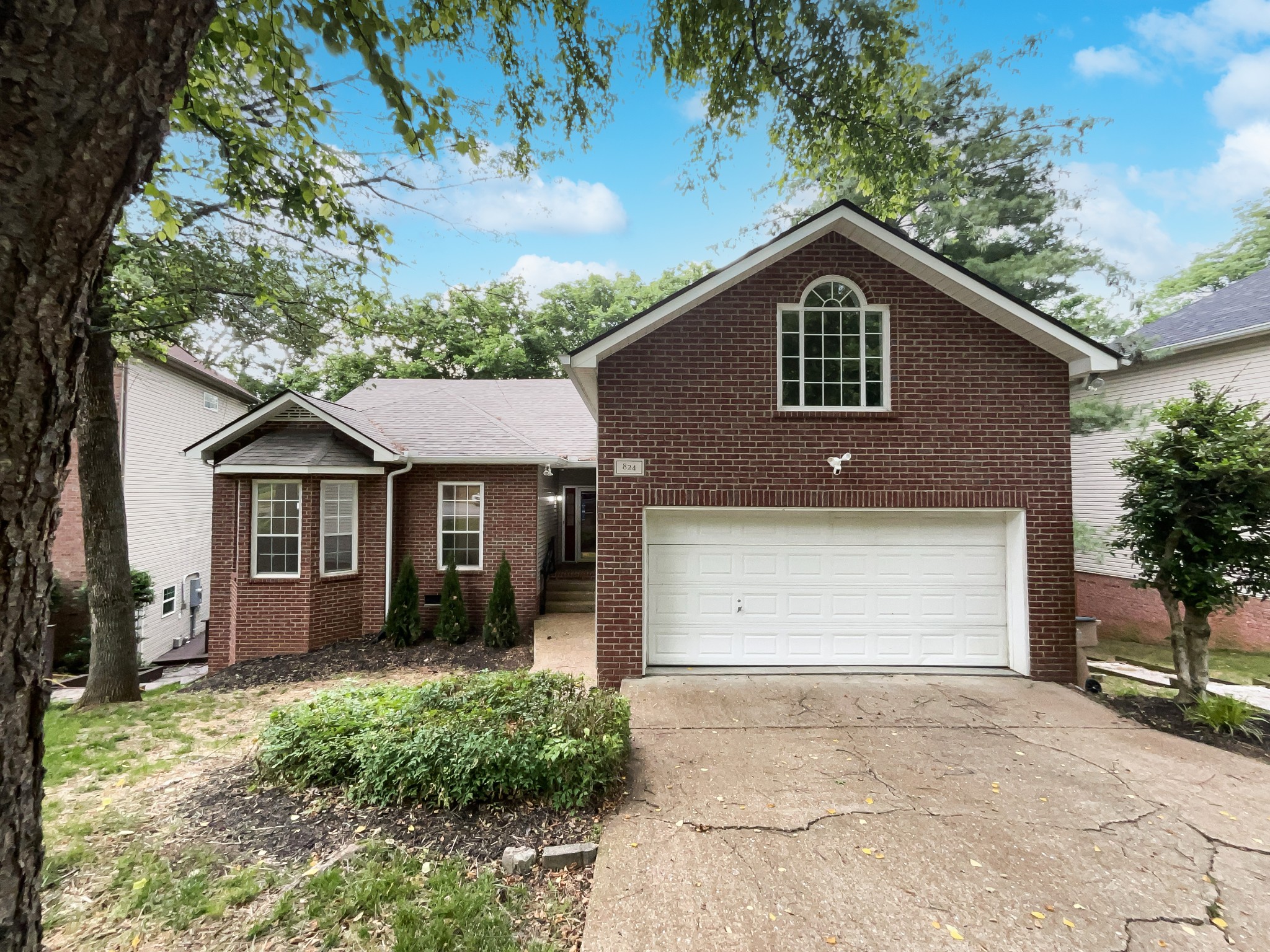 824 N Woodstone Ln Property Photo 1